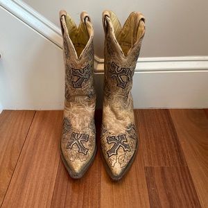 Corral Cowboy Boots with Crosses and Roses